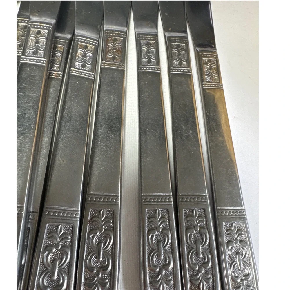 Customcraft Flatware Set 32pc Service for 8 Silver Good Scroll Pattern Taiwan
